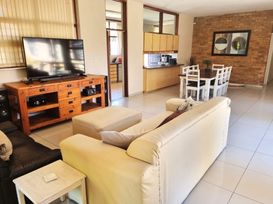 5 Bedroom Property for Sale in Vierlanden Western Cape